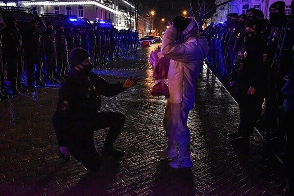 В Одессе нацгвардеец сделал предложение любимой прямо в Новогоднюю ночь