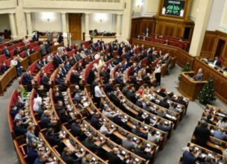 Названы нардепы с самыми высокими и самыми низкими зарплатами в 2021 году
