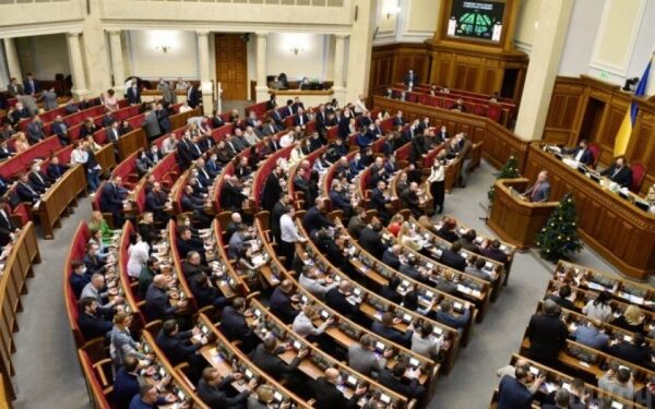 Названы нардепы с самыми высокими и самыми низкими зарплатами в 2021 году Названы нардепы с самыми высокими и самыми низкими зарплатами в 2021 году