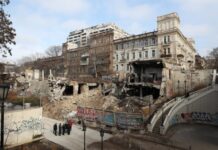 Мэр Одессы хочет прикрыть баннерами руины на Деволановском спуске