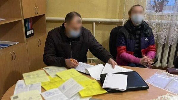 На Закарпатье у учителей обнаружили поддельные COVID-сертификаты На Закарпатье у учителей обнаружили поддельные COVID-сертификаты