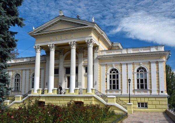 Одесский музей передал украинской армии деньги, собранные для амфор Одесский музей передал украинской армии деньги, собранные для амфор