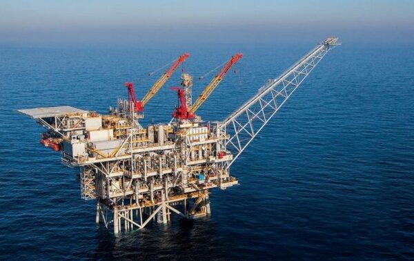 Нефть дешевеет на фоне роста поставок Нефть дешевеет на фоне роста поставок