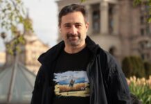 С мая «Укрпочта» начет продавать мерч с «русским военным кораблем»