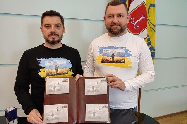 На одесском главпочтамте теперь можно купить марку "Русский военный корабль, иди...!" На одесском главпочтамте теперь можно купить марку "Русский военный корабль, иди...!"