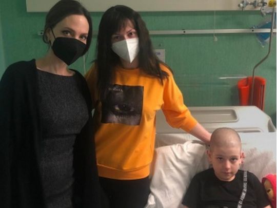 Анджеліна Джолі відвідала онкохворого хлопчика з України