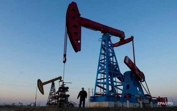 Цена на нефть упала ниже 100 долларов Цена на нефть упала ниже 100 долларов