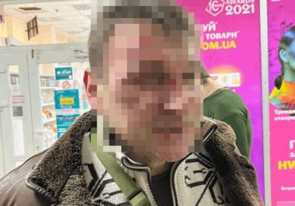 В киевском ТРЦ продавец устроил стрельбу во время ссоры с посетителем В киевском ТРЦ продавец устроил стрельбу во время ссоры с посетителем