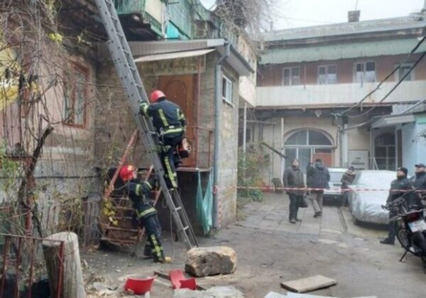 В центре Одессы произошел обвал в жилом доме: жители трех квартир были заблокированы несколько часов В центре Одессы произошел обвал в жилом доме: жители трех квартир были заблокированы несколько часов