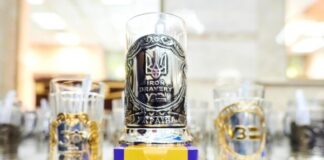 УЗ обновила меню чая и кофе и возвращает в поезда подстаканники