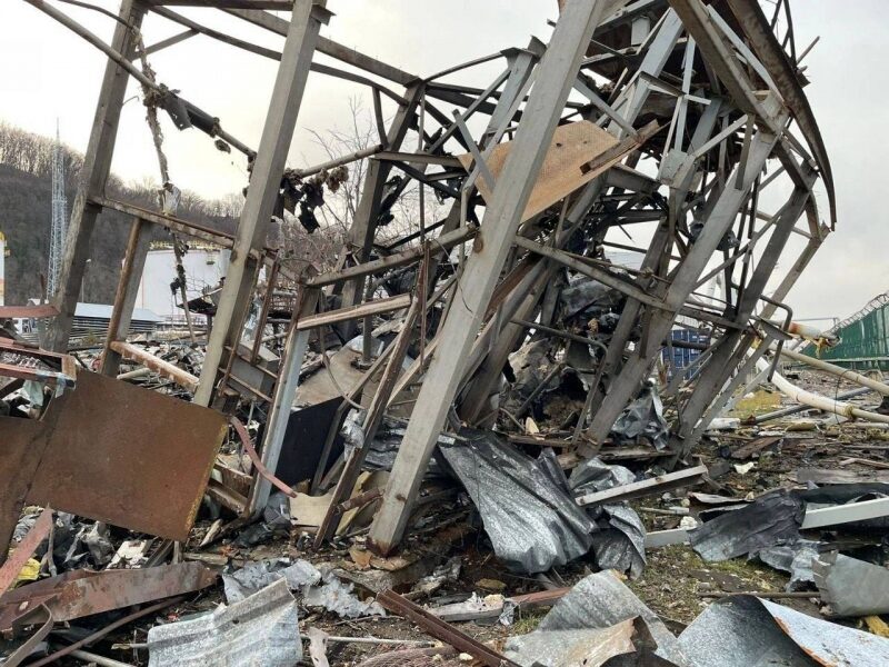 День падаючих безпілотників в росії: ще один не дотягнув лише кілька метрів до об'єкту «газпрому» у підмосков'ї