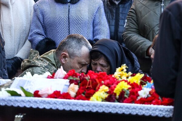 В Одессе простились с двумя погибшими в Донецкой области военными В Одессе простились с двумя погибшими в Донецкой области военными
