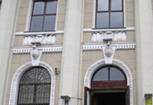 На одесском железнодорожном вокзале избавились от коммунистических символов