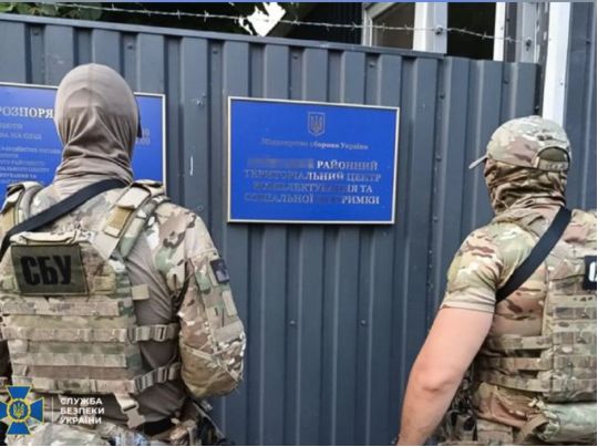 «Заробляли» на ухилянтах: викрито 4 військкомів та голів медкомісій на корупції