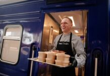 «Укрзализныця» представила первый в мире поезд-кухню Food Train — фото