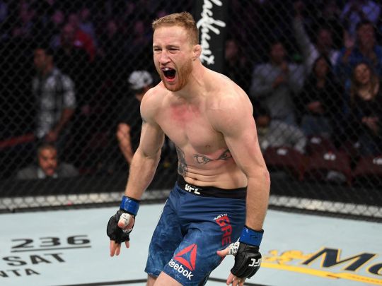 Ексчемпіон UFC програв шалену суперечку та на один день «став» жінкою (відео)