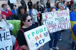 Одесситы снова вышли на протест против неуместных во время войны тендеров