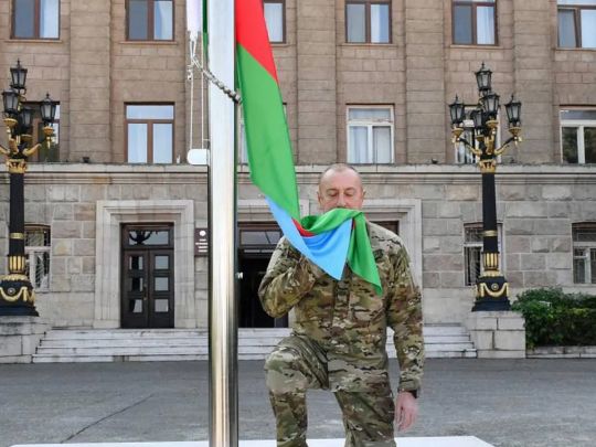 Алієв особисто підняв прапор Азербайджану в Степанакерті