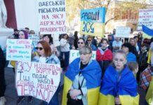 Одесситы снова вышли на протест против неуместных во время войны тендеров