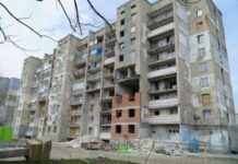 В Одессе выбирают подрядчика для ремонта разрушенной вследствие обстрела многоэтажки в Сергеевке