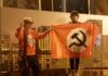 Возле ТЦ «Афины» в Одессе подростки достали флаг с серпом и молотом для видео
