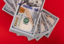 Курс валют в Украине 18 декабря 2023: сколько стоит доллар и евро
