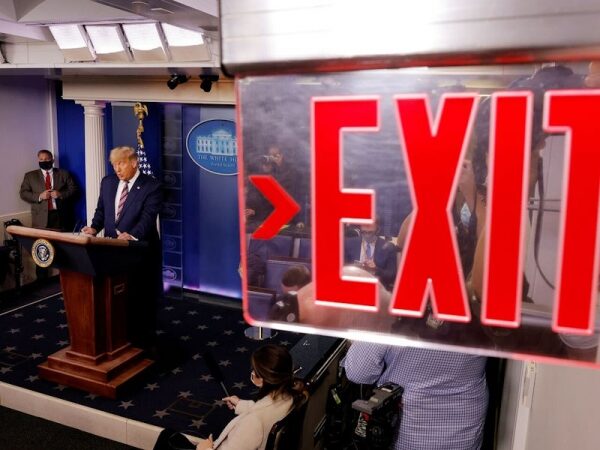 В CNN идут дебаты о трансляциях выступлений Трампа в прямом эфире В CNN идут дебаты о трансляциях выступлений Трампа в прямом эфире