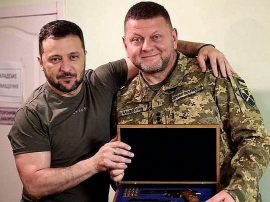 Спільна робота президента та головкома ставиться під сумнів через вплив «третіх сил», — експерт