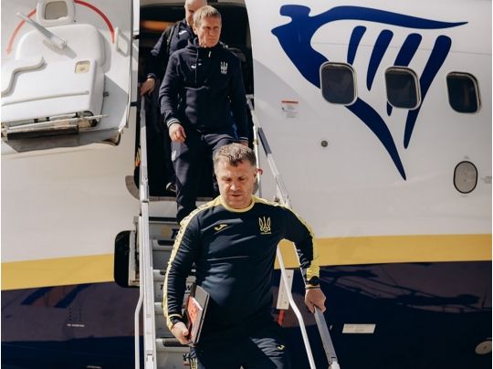 22 години у дорозі: Зінченко зустрів «омолоджену» збірну України в Іспанії (відео)