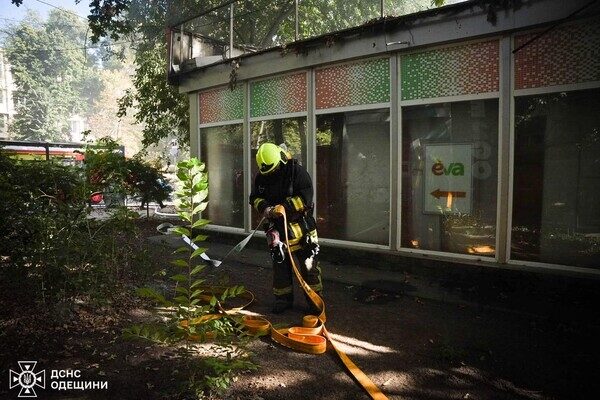 Вчера в Одессе горел магазин "Ева" Вчера в Одессе горел магазин "Ева"