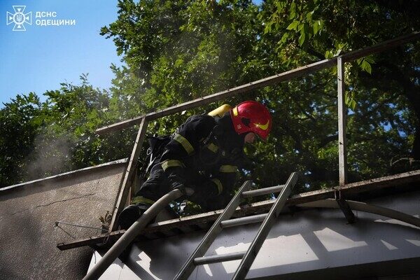 Вчера в Одессе горел магазин "Ева" Вчера в Одессе горел магазин "Ева"