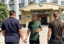Угрожал вымышленными пистолетом и гранатой: в Одессе иностранец напал на таксиста