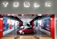 Вандализм в автосалоне Tesla в Белфасте