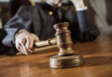 В Одесской области секретарь лицея распространяла коммунистическую символику: как ее наказал суд