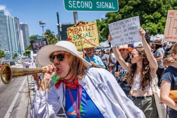 Волна протестов против Трампа прокатилась по США Волна протестов против Трампа прокатилась по США