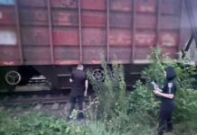Залезла на крышу поезда: в Одесском районе травмировалась 13-летняя девочка