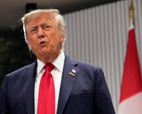 Трамп открыто работает в пользу России Трамп открыто работает в пользу России