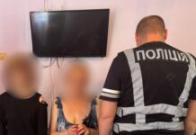 В Одессе 13-летняя девочка и ее мать уничтожили военный эвакуационный автомобиль