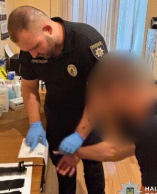 В Одессе задержали поджигателя, который поджег два автомобиля и скрылся в Кривом Роге