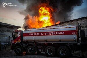 Масштабный пожар в Одесском районе: горел рынок "7-й километр" Масштабный пожар в Одесском районе: горел рынок "7-й километр"
