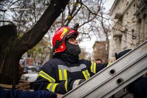 В центре Одессы обрушился балкон с людьми: есть пострадавшие В центре Одессы обрушился балкон с людьми: есть пострадавшие