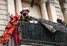 В центре Одессы обрушился балкон с людьми: есть пострадавшие