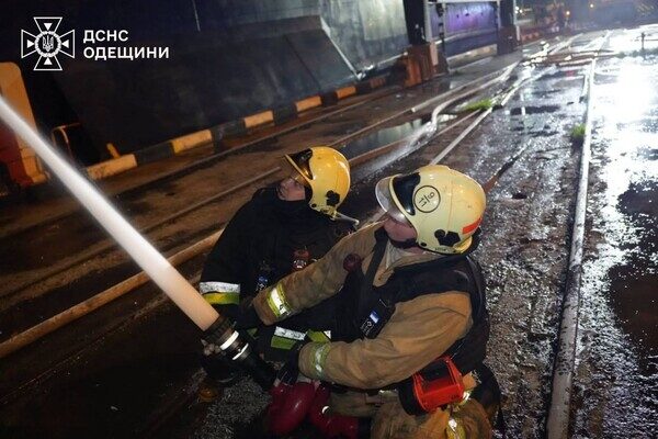 Дроново-баллистический удар по двум портам Одесчины: получило повреждения судно, есть пострадавший Дроново-баллистический удар по двум портам Одесчины: получило повреждения судно, есть пострадавший