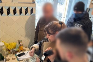 Служба в тылу за четыре тысячи долларов: в Одессе разоблачили коррупционную схему в воинской части Служба в тылу за четыре тысячи долларов: в Одессе разоблачили коррупционную схему в воинской части