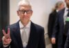 Apple отчитывается о рекордных продажах iPhone на фоне спада в сегменте Mac