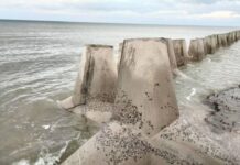 В Нацпарке «Тузловские лиманы» море разрушает тетраподы на пересыпи: что говорят экологи