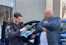 Хотел нажиться на болезни пациента: в Одессе задержали офтальмолога
