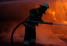 РФ атаковала Одессу дронами: вспыхнули пожары в домах и общежитии