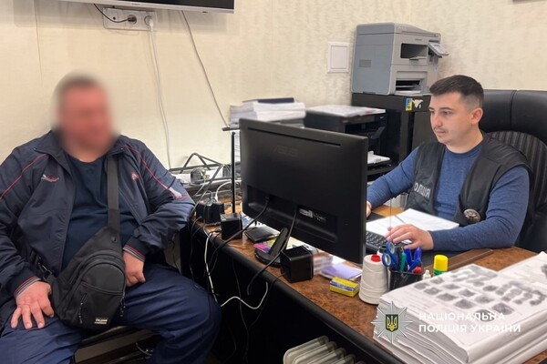 Деньги за доступ к сессии: в Одессе офицер вуза требовал взятки у курсантов Деньги за доступ к сессии: в Одессе офицер вуза требовал взятки у курсантов
