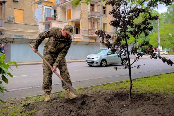 В честь погибших детей: в Одессе заложили яблоневый "Сад памяти" В честь погибших детей: в Одессе заложили яблоневый "Сад памяти"